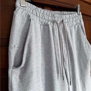 Vuori Heather Gray Elastic Waist Sweatpants Jogger Style